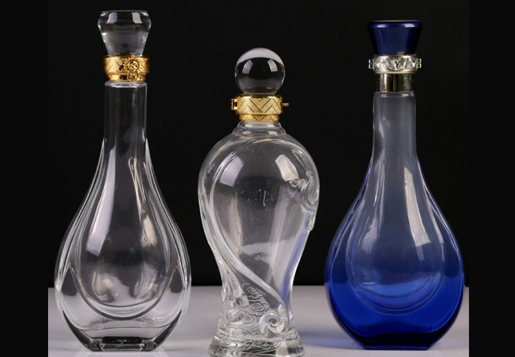 噴涂玻璃酒瓶與普通玻璃酒瓶之間有哪些區(qū)別？